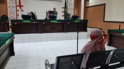 Masriah, pelaku penyiraman tinja ke rumah tetangganya, kembali menjadi tersangka