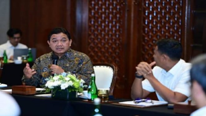 Anggota BPK Achsanul Qosasi Tiba Lebih Awal untuk Memenuhi Panggilan dari Kejagung