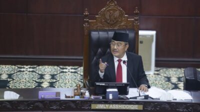 Hakim Dilarang Bersosialisasi dengan Politisi, Anwar Usman Tersindir