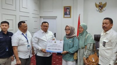 Kementerian Agama memberikan santunan sebesar Rp125 juta kepada jemaah haji yang meninggal di pesawat