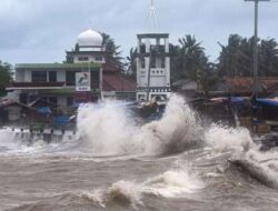 BMKG Mengimbau Masyarakat Pesisir untuk Mewaspadai Potensi Gelombang Tinggi hingga 4 Meter