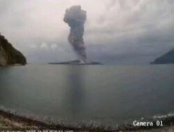 Gunung Anak Krakatau Kembali Meletus, Debu Vulkanik Mencapai Ketinggian 1.500 Meter