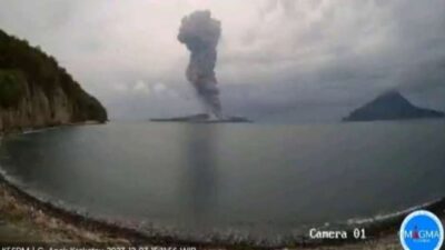 Gunung Anak Krakatau Kembali Meletus, Debu Vulkanik Mencapai Ketinggian 1.500 Meter