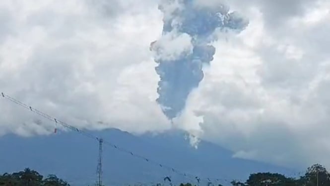 Hujan Abu Gunung Marapi Melanda 14 Kecamatan di Agam Sumatera Barat