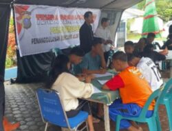 Anak-anak Korban Banjir Bandang Humbahas Tetap Ikuti Ujian Semester di Tenda Darurat