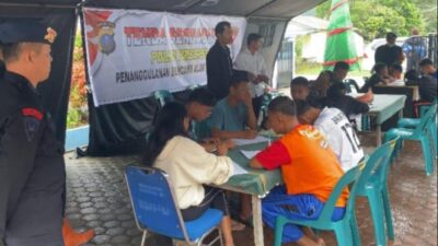 Anak-anak Korban Banjir Bandang Humbahas Tetap Ikuti Ujian Semester di Tenda Darurat