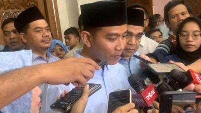 Silaturahmi dengan Ponpes Al Baghdadi di Karawang, Gibran Meminta Restu Doa