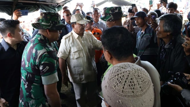 Prabowo Berjumpa dengan Prajurit yang Membawa Zhafirah Pendaki saat Erupsi Marapi