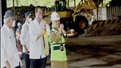 Presiden Jokowi Meninjau Proses Pengolahan Sampah di TPST Cilacap