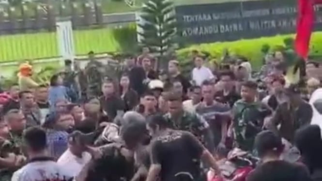 Viral! Pasukan TNI Terprovokasi dan Memukuli Pengantar Jenazah yang Arogan dengan Menggunakan Knalpot Brong