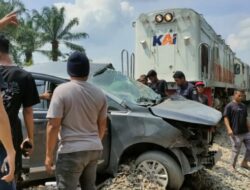 1 Orang Tewas Setelah Mobil Terseret 400 Meter