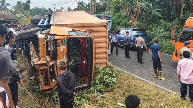 Sopir Truk Dicurigai sebagai Tersangka dalam Tabrakan Beruntun yang Menewaskan 6 Orang di Simalungun