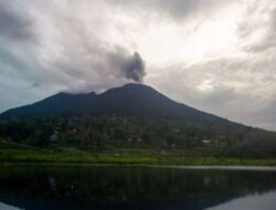 Hujan Abu Vulkanik dari Gunung Marapi Menghantam Kota Bukittinggi