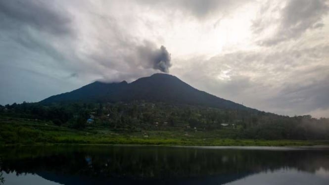 Hujan Abu Vulkanik dari Gunung Marapi Menghantam Kota Bukittinggi