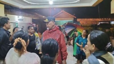 Ratusan Pengungsi Warga Parak Gadang Timur Padang karena Banjir yang Merendam Rumah Mereka