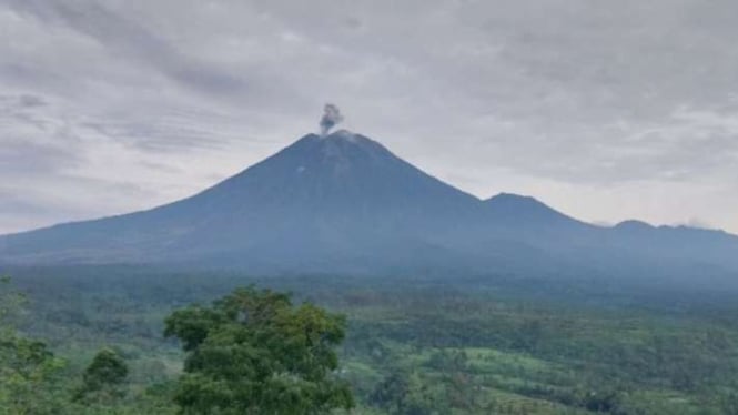 Masyarakat Diingatkan Bahaya Lontaran Batu Pijar Akibat Erupsi Tiga Kali Gunung Semeru