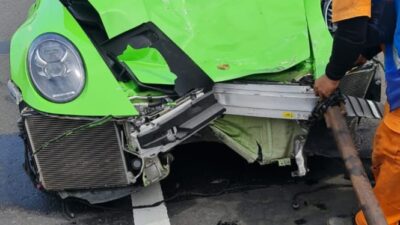 1 Orang Luka Berat setelah Grand Livina Tabrak Belakang oleh Porsche di Tol Sidoarjo