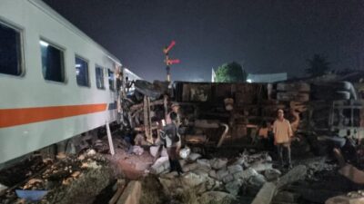 Kejadian Kereta Api Tabrak Truk di Serdang Bedagai, 317 Penumpang Selamat Saja