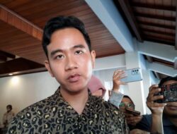 Jokowi Sholat Id di Jakarta, Gibran Memilih di Balai Kota Solo