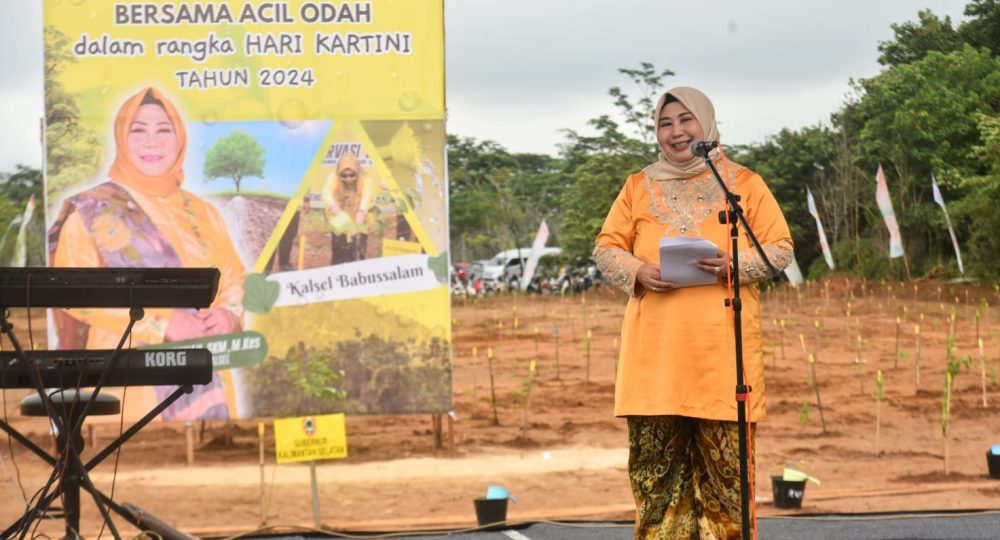 Menggali Inspirasi Harmoni Hijau: Acil Odah Mengajak Perempuan Banjar Terlibat dalam Penanaman Pohon