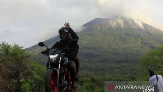 Menurut Pos Pengamatan, Gunung Ile Lewotolok Mengalami 94 Gempa Embusan