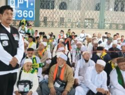 Bantuan Petugas Haji di Masjid Nabawi untuk Jemaah yang Lupa Jalan ke Hotel