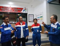 Direktur Utama Pertamina Patra Niaga Memeriksa Secara Langsung Kondisi Pipa di Tuban