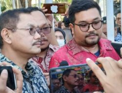 Profesor Bus Membuat Surat Kepada Rektor Unair untuk Meminta Penjelasan Tentang Pemecatannya dari Jabatan Dekan FK