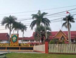 Bendera Indonesia Terbalik Berkibar Viral di Kantor Bupati Bungo, Jambi