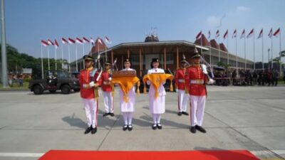 Rombongan Kirab Bendera Pusaka Tiba di Lanud Halim dan Langsung Take Off ke IKN