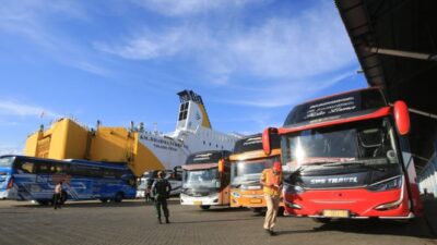 Dikirim 70 Bus Pariwisata dari Surabaya ke IKN untuk Merayakan HUT RI ke-79