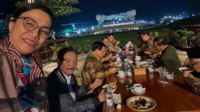 Sri Mulyani Berpartisipasi dalam Makan Malam Bersama Jokowi dan Para Menteri di Sumbu Kebangsaan IKN