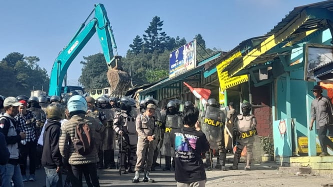 Warung-warung di Puncak Bogor Kembali Dibongkar