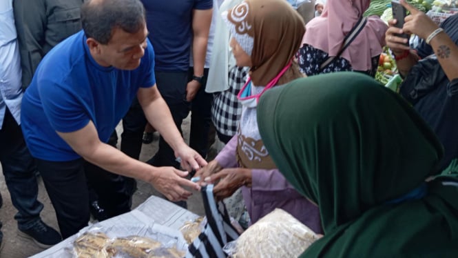 Ahmad Luthfi Belanja Jamu dan Berbelanja Dagangan di Pasar Delanggu Klaten