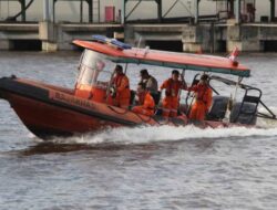 Kapal Monitoring Tim KPK Tenggelam Akibat Ombak Laut Bali