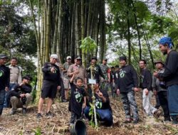 Andy Utama: Konservasi Alam Adalah Tugas Kita Semua Melalui Penanaman Pohon di Megamendung